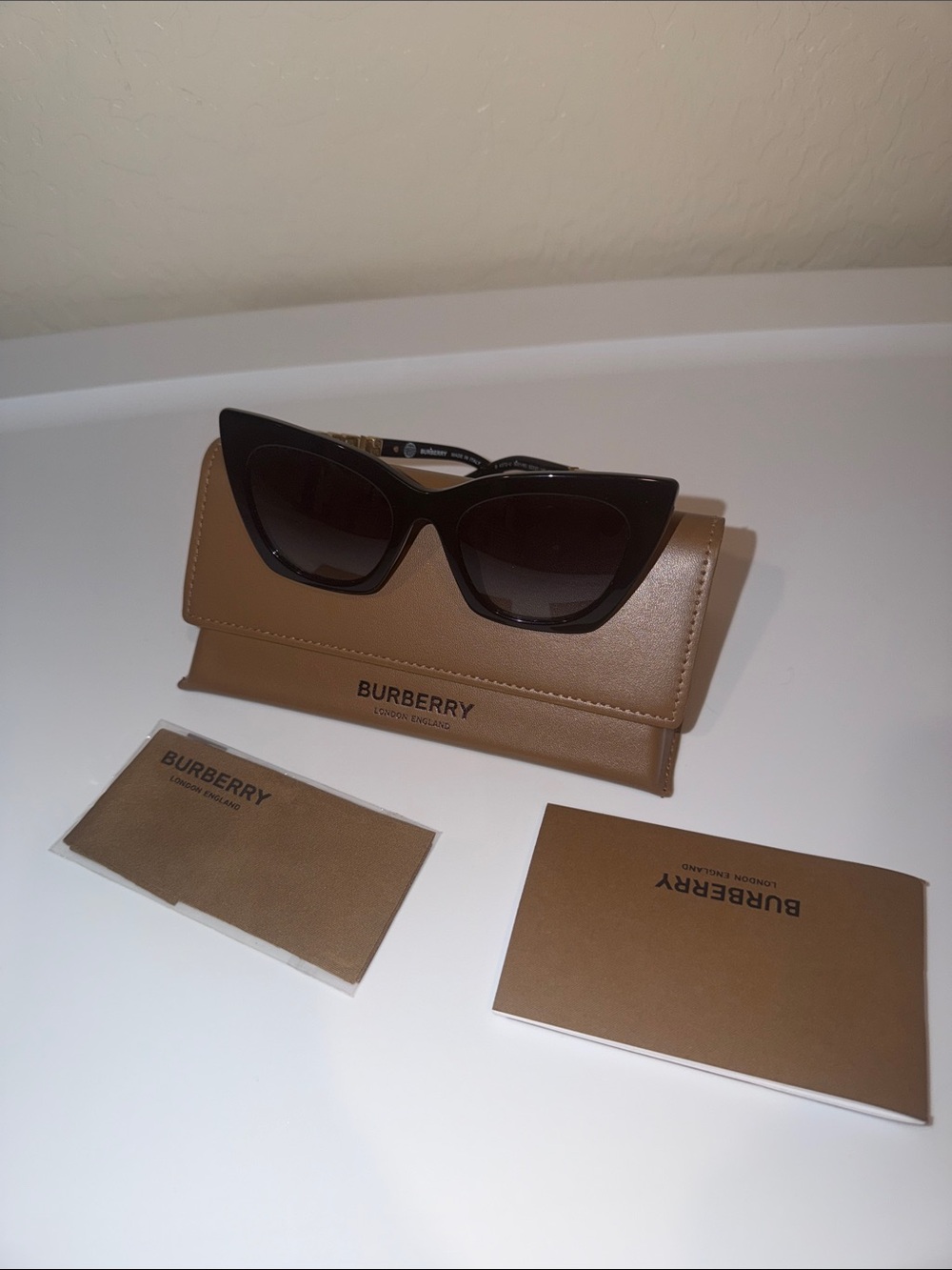 Burberry Black Sunglasses with Gold BURBERRY logo like new worn once - Picture 3 of 8
